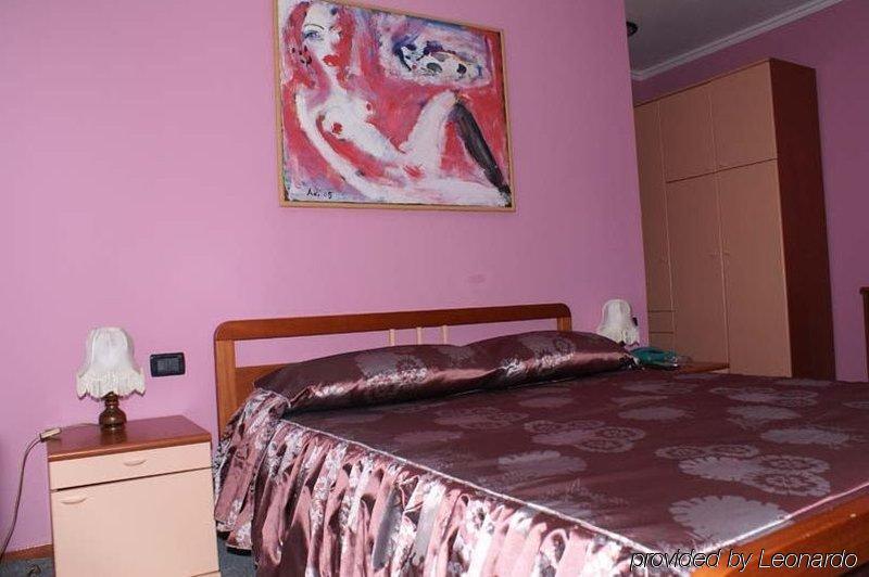 Art Hotel Nirvana Tiran Oda fotoğraf