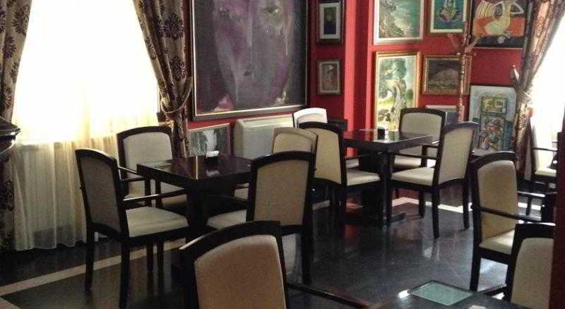 Art Hotel Nirvana Tiran Restoran fotoğraf