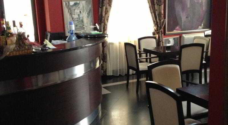 Art Hotel Nirvana Tiran Restoran fotoğraf